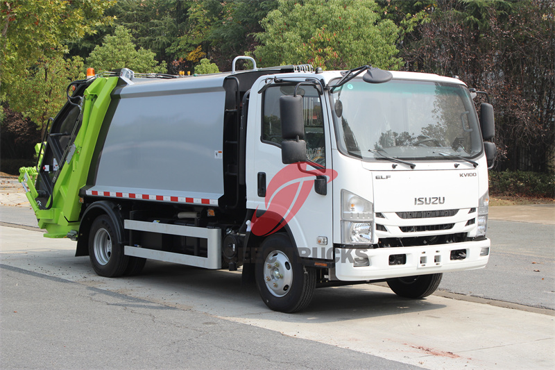 Trash&nbsp;compactor&nbsp;made&nbsp;by&nbsp;Isuzu&nbsp;trucks