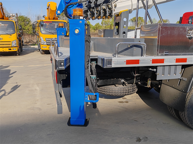 Howo 18m aerial platform truck