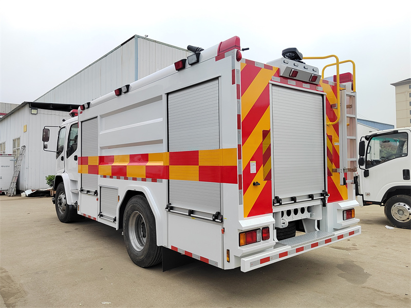 Isuzu FVR fire engine