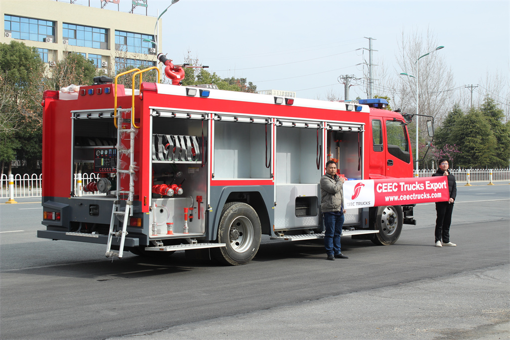 Isuzu FVR fire pumper tanker truck