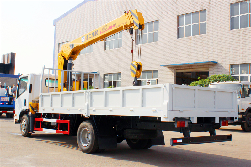 ISUZU NKR cargo truck with telescopic crane 