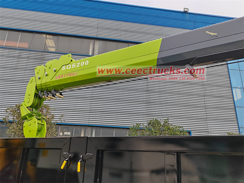 HOWO 210HP engine straight arm crane