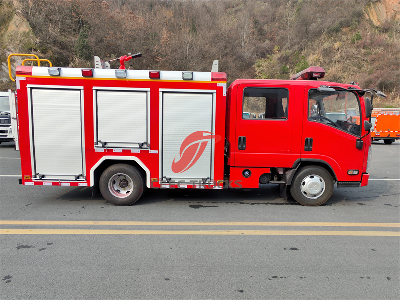 Isuzu NPR fire fighting truck