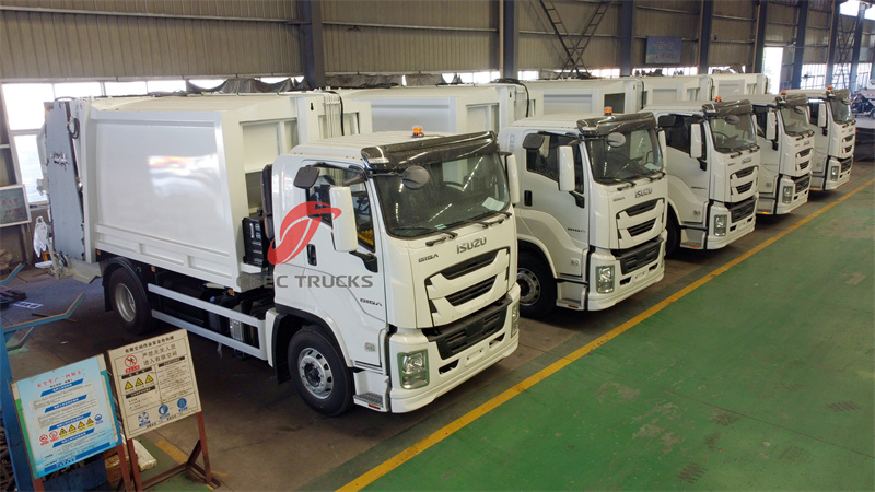ISUZU GIGA rear loader compactor truck