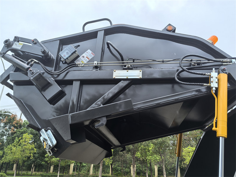 FOTON rear loader tailgate device