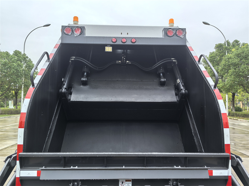 FOTON compactor truck with rear hopper