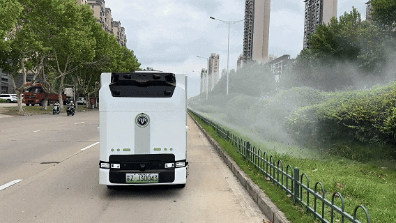 Auto driving water tank truck 