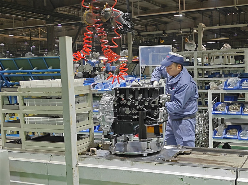 Isuzu FTR crane truck