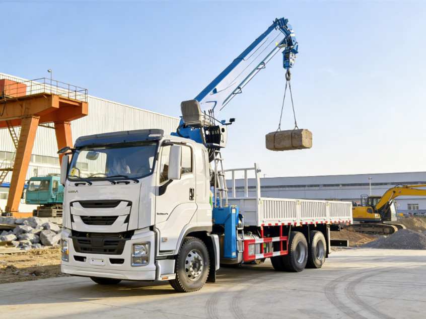 Isuzu GIGA 14 tons crane truck