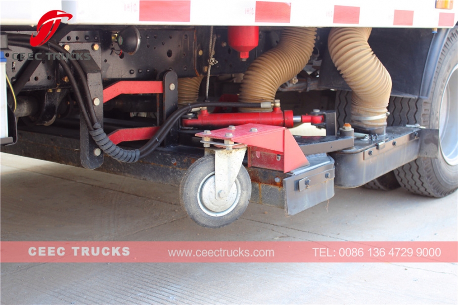 Trak penyapu jalan vakum ISUZU 5 CBM