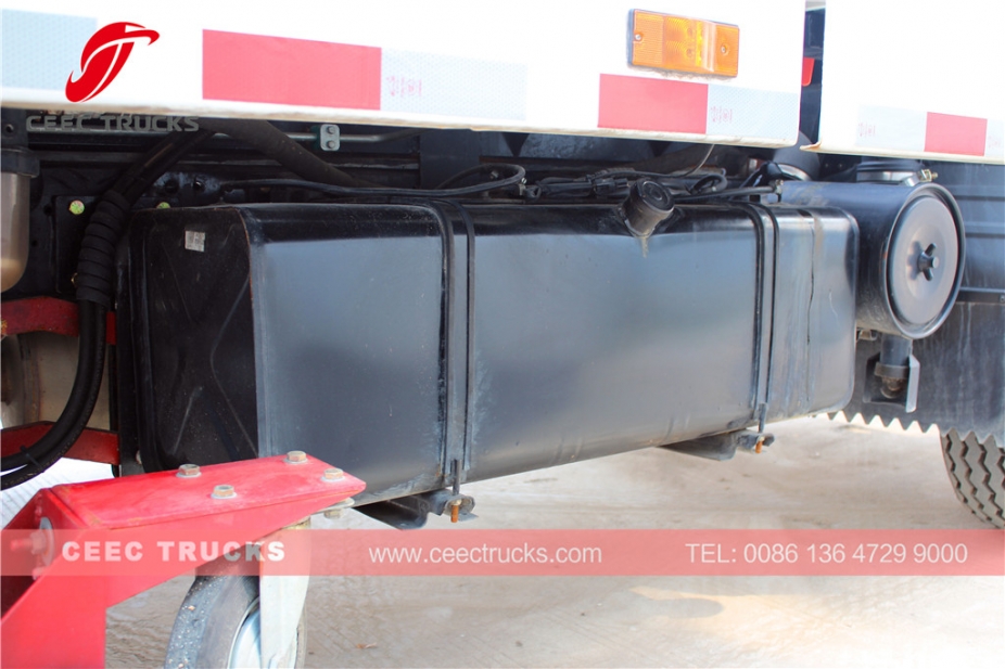 Trak penyapu jalan vakum ISUZU 5 CBM