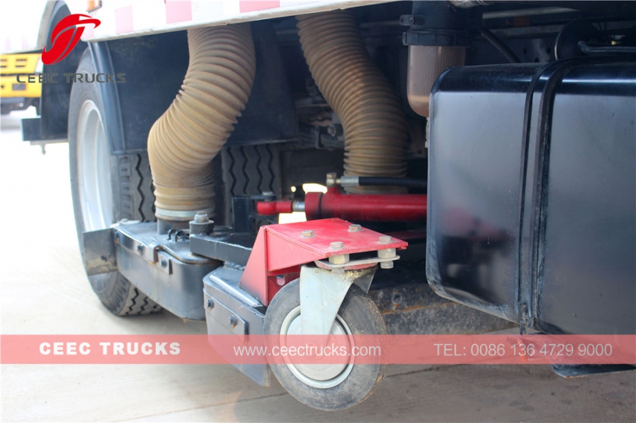 Trak penyapu jalan vakum ISUZU 5 CBM