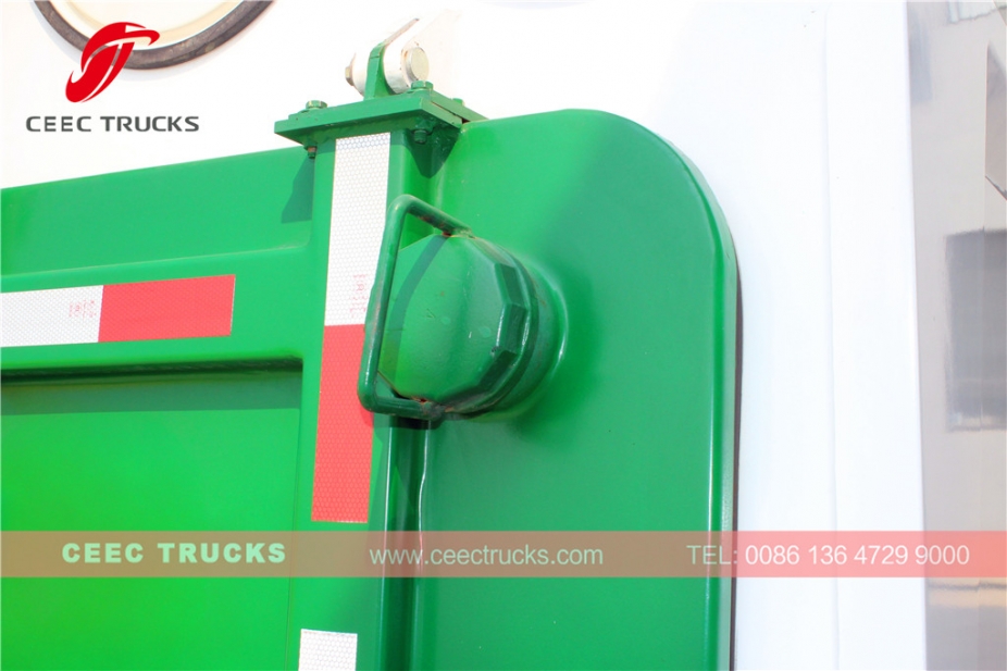 Trak penyapu jalan vakum ISUZU 5 CBM