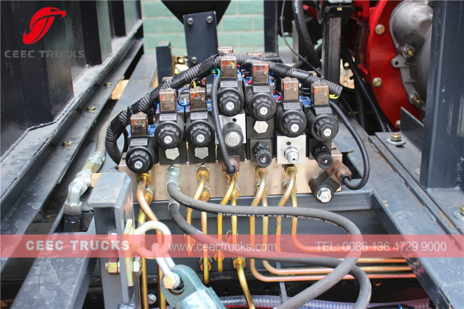 Lori penyapu jalan Dongfeng 10,000L