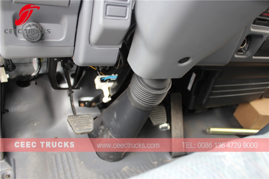 Lori penyapu jalan ISUZU 12CBM