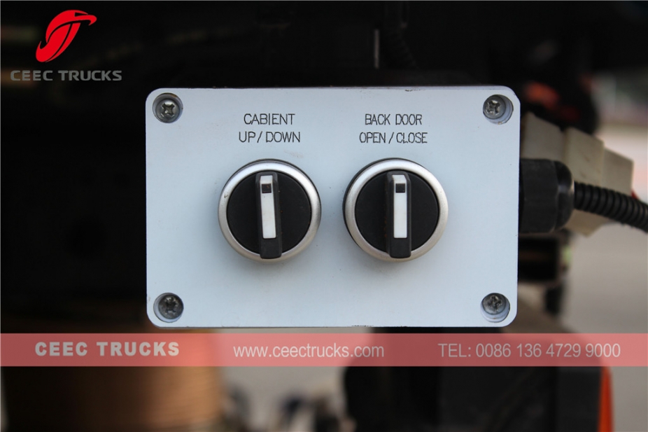 Lori penyapu jalan ISUZU 12CBM