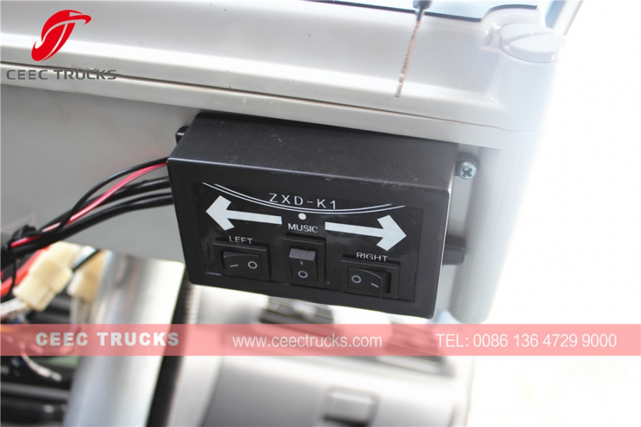 Lori penyapu jalan Dongfeng 10,000L