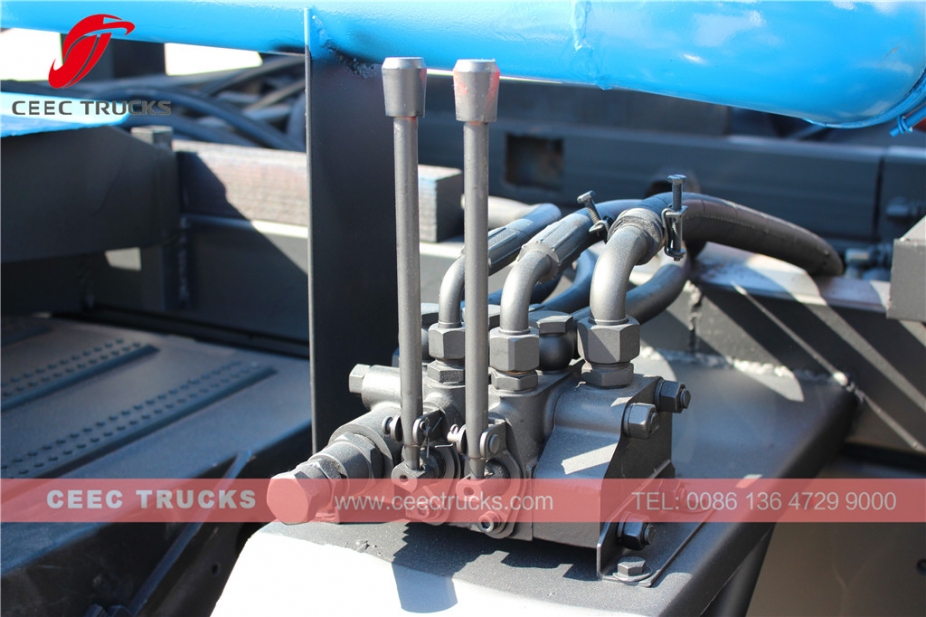 Lori pembetung vakum Dongfeng 10,000L