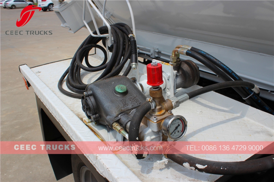 Lori tangki sampah dapur ISUZU 4,000L