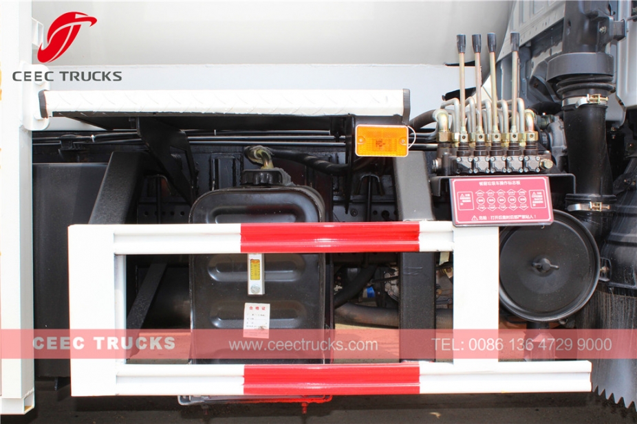 Lori tangki sampah dapur ISUZU 4,000L