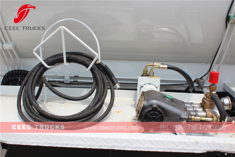 Lori tangki sampah dapur ISUZU 4,000L