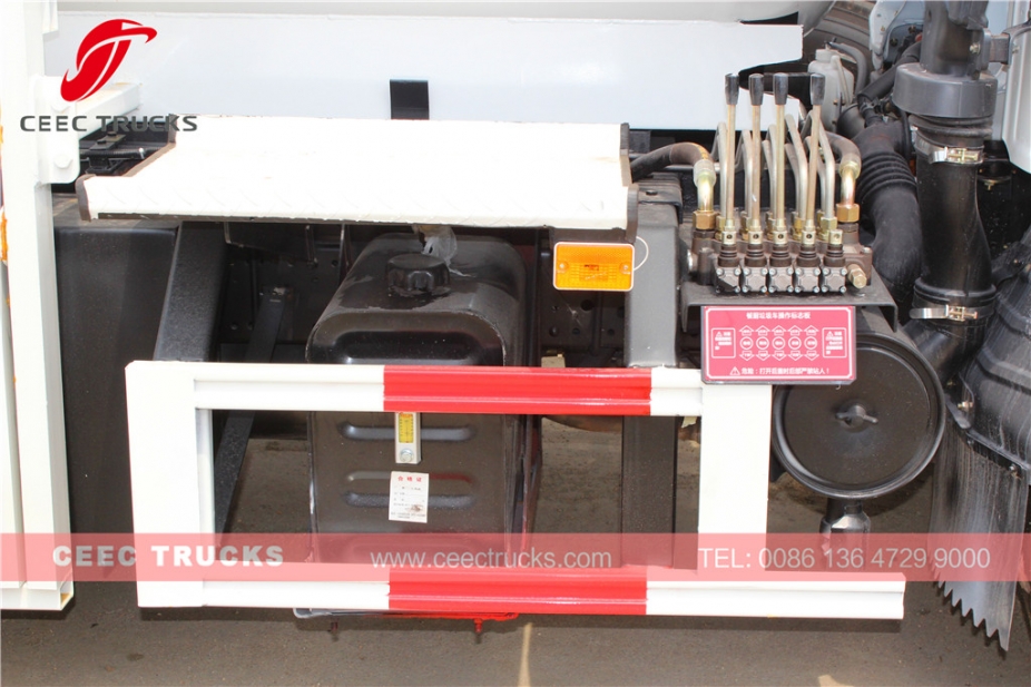 Lori tangki sampah dapur ISUZU 4,000L