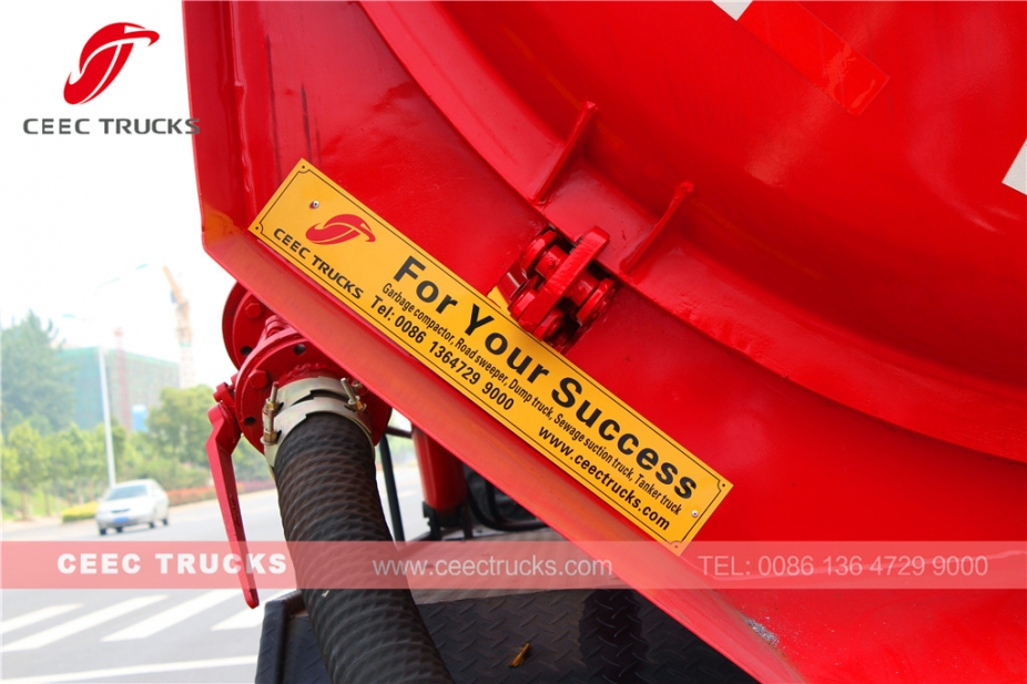 Lori tangki pengosong lubang najis FAW 18CBM