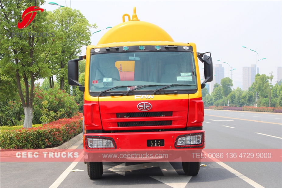 Lori tangki pengosong lubang najis FAW 18CBM