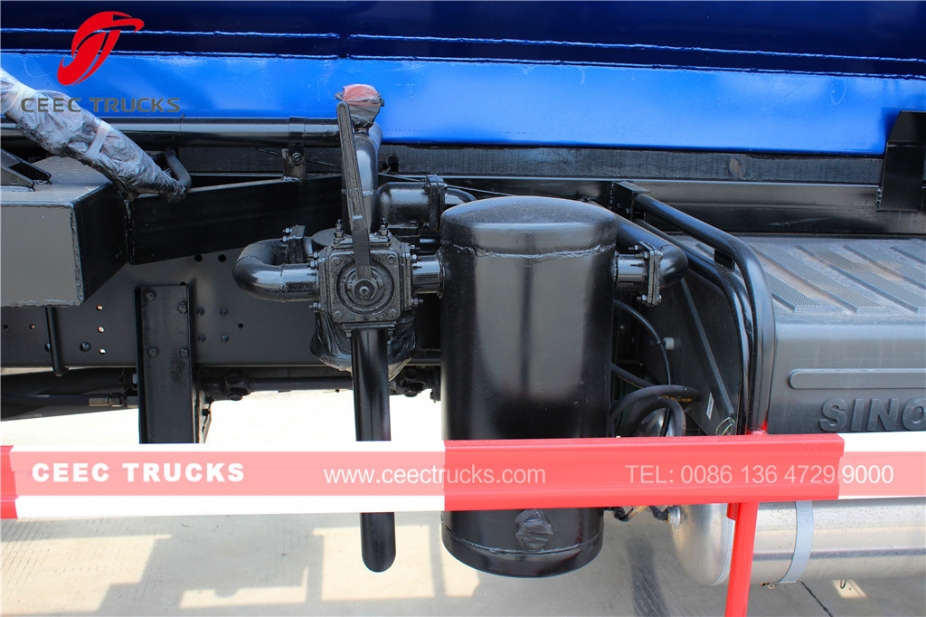 Lori pembetung vakum model RHD HOWO 10,000L