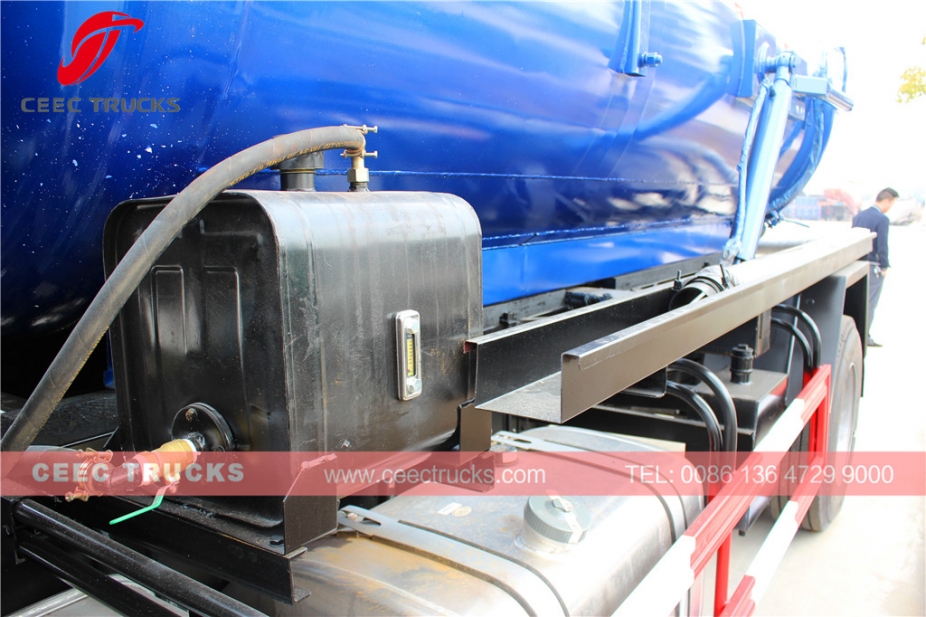 Lori pembetung vakum model RHD HOWO 10,000L