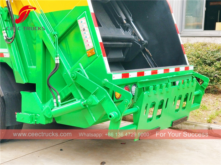 Trak pemadat HOWO 8cbm RHD