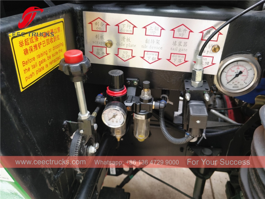 Trak pemadat HOWO 8cbm RHD