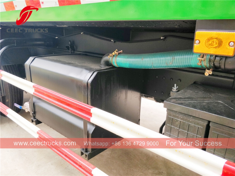 Trak pemadat HOWO 8cbm RHD