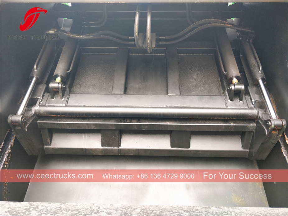 Trak pemadat HOWO 8cbm RHD