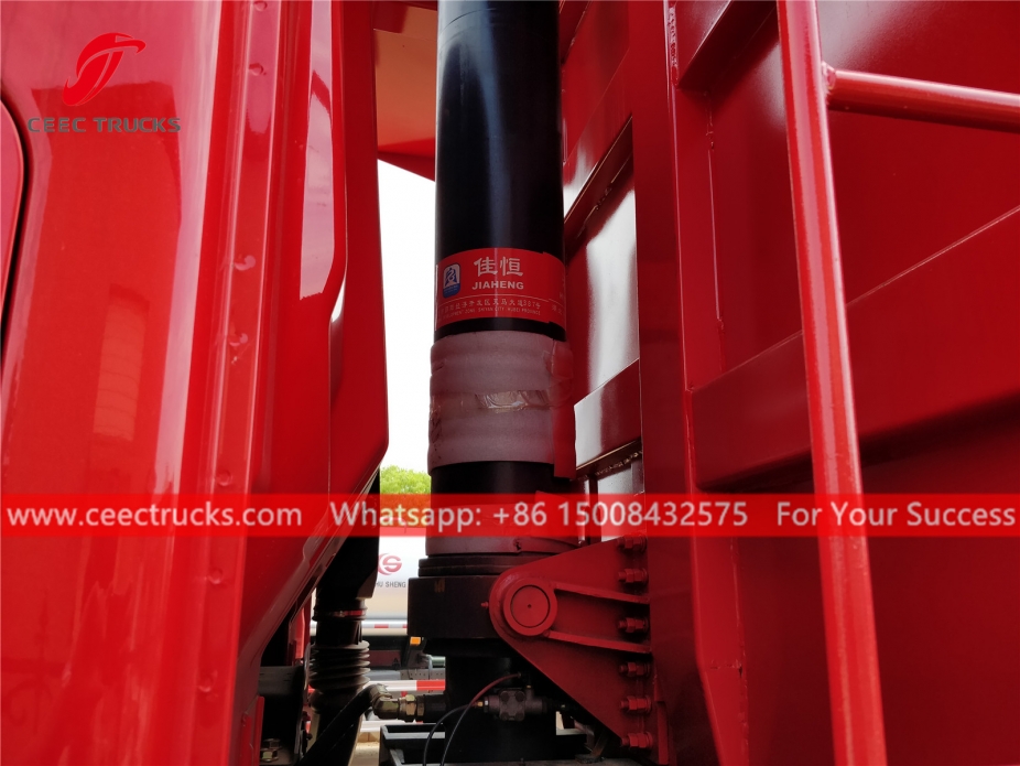 Lori Dumper 8x4 IVECO Genlyon