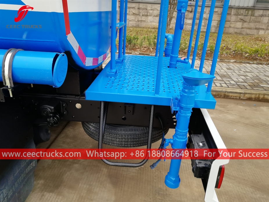 Trak Pengangkutan Air 4 CBM DONGFENG