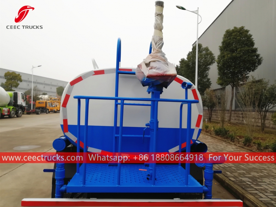 Trak Pengangkutan Air 4 CBM DONGFENG