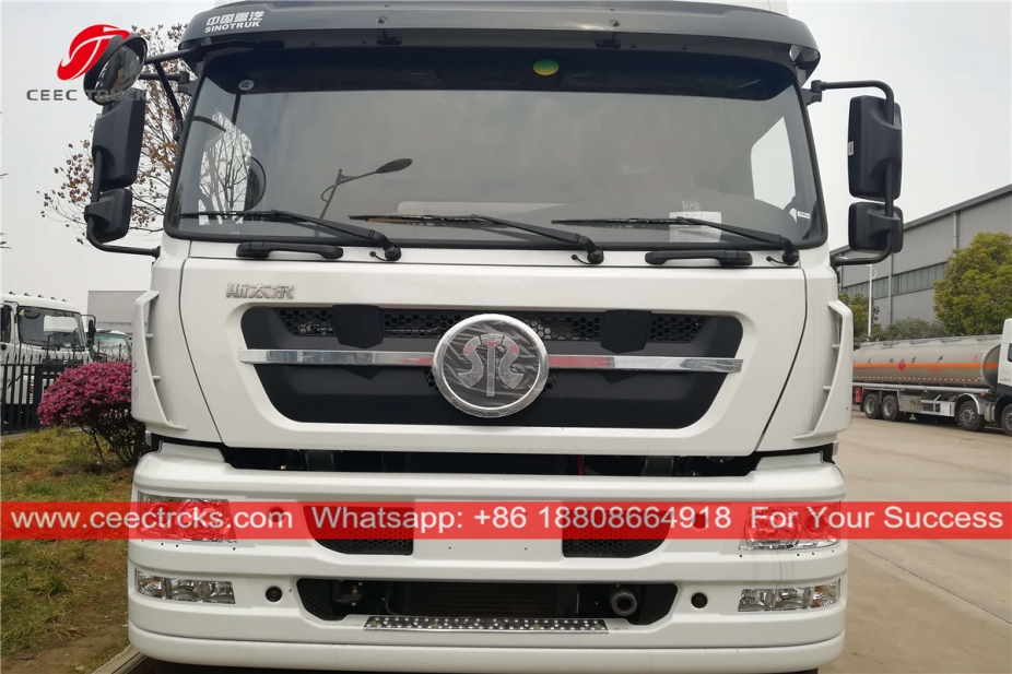 Trak Pengangkutan Bahan Api SINOTRUK 8x4