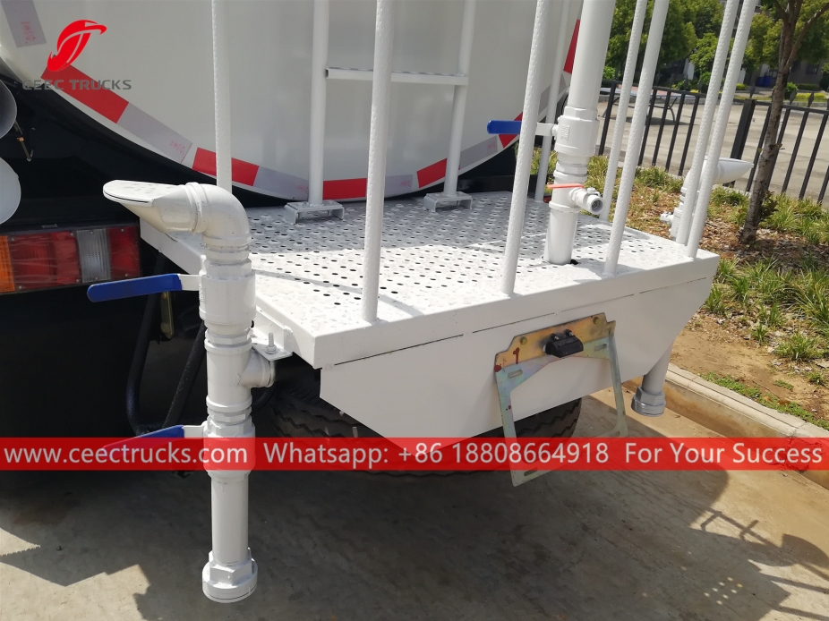 Lori Penyembur Air ISUZU ELF