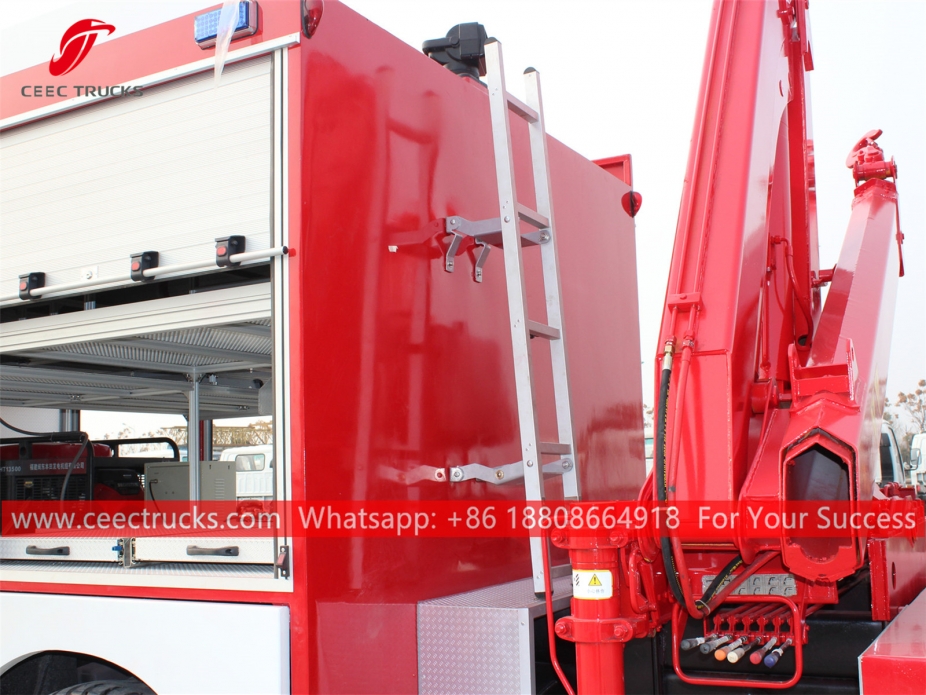 Lori Penyelamat ISUZU FVR Dengan Kren