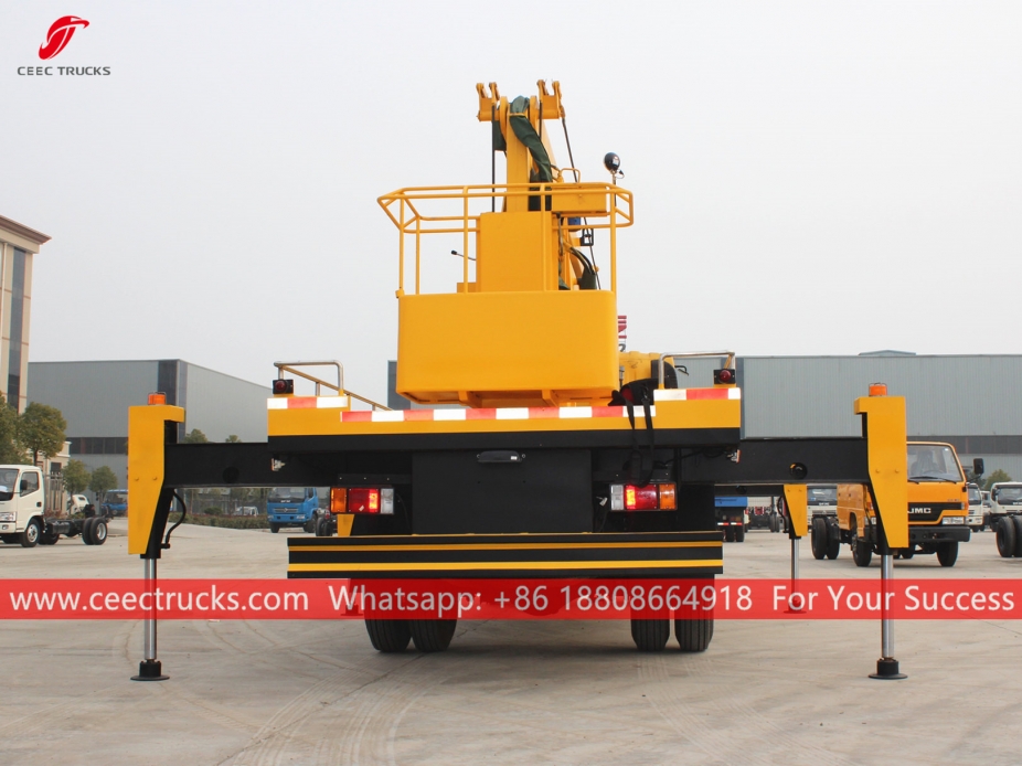 Lori Angkat Manusia 18m ISUZU