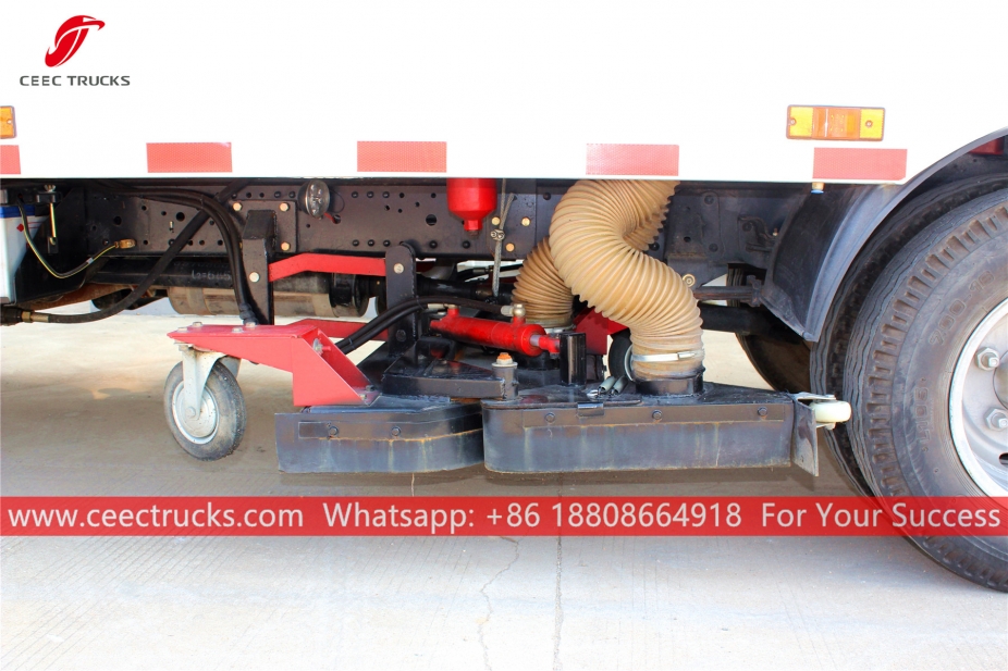 Lori penyapu jalan ISUZU 5CBM