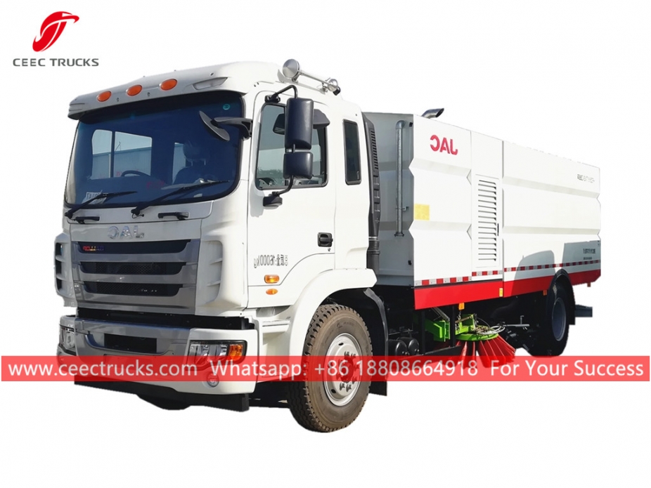 Lori menyapu dan mencuci jalan JAC