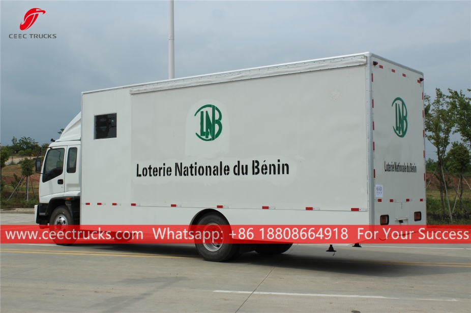 Lori Pentas Bergerak ISUZU FTR