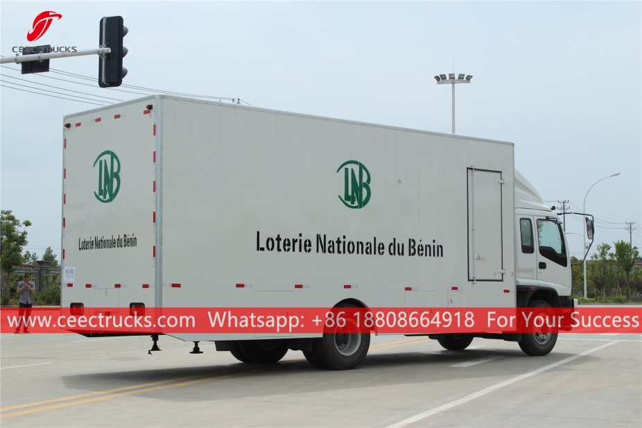 Lori Pentas Bergerak ISUZU FTR