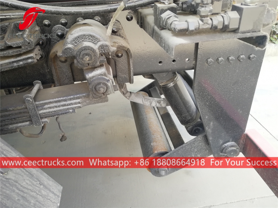 Pemuat Cangkuk Dongfeng dengan bekas pemadat