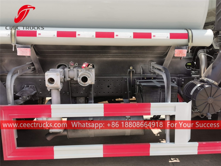 Lori Penyembur Air 5CBM JAC