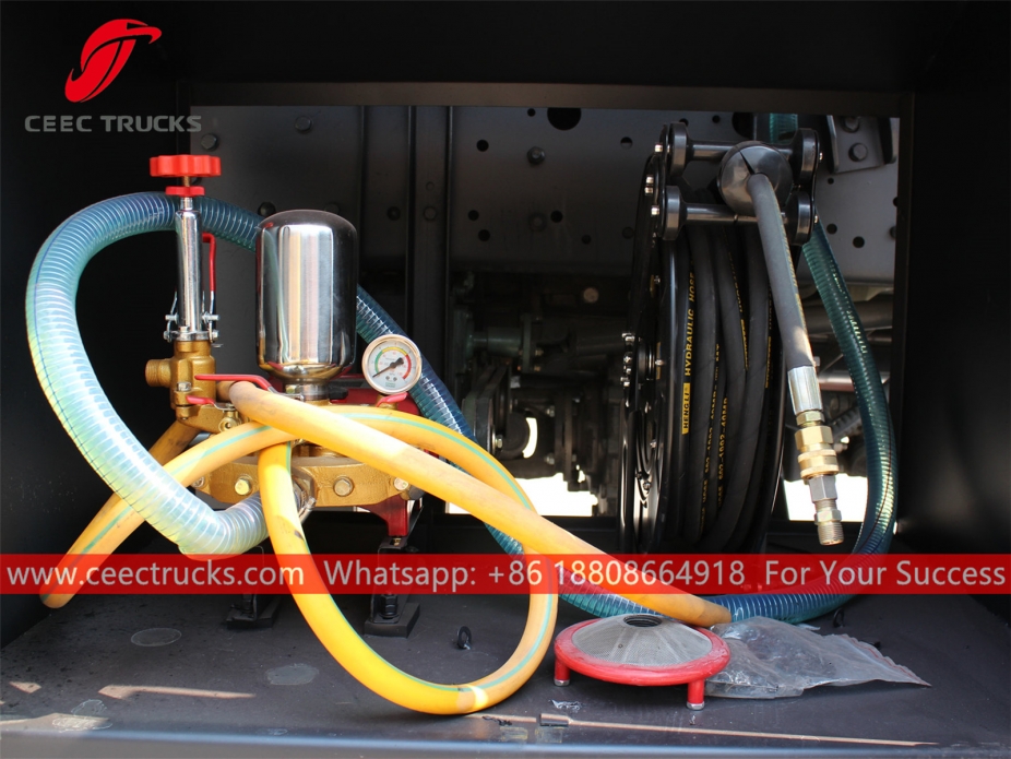 Lori tangki air Beiben 4x4 RHD