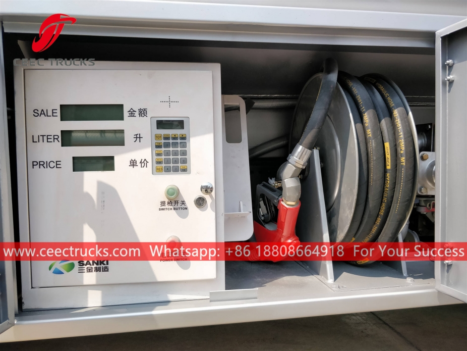 Lori tangki bahan api 4CBM ISUZU