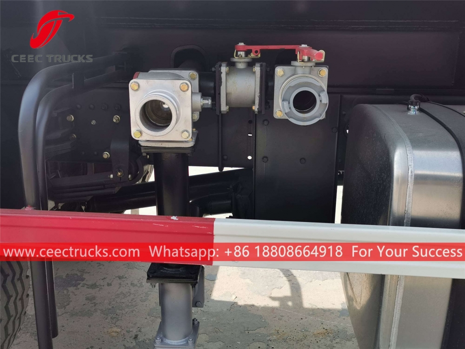 Lori tangki air Shacman 8CBM